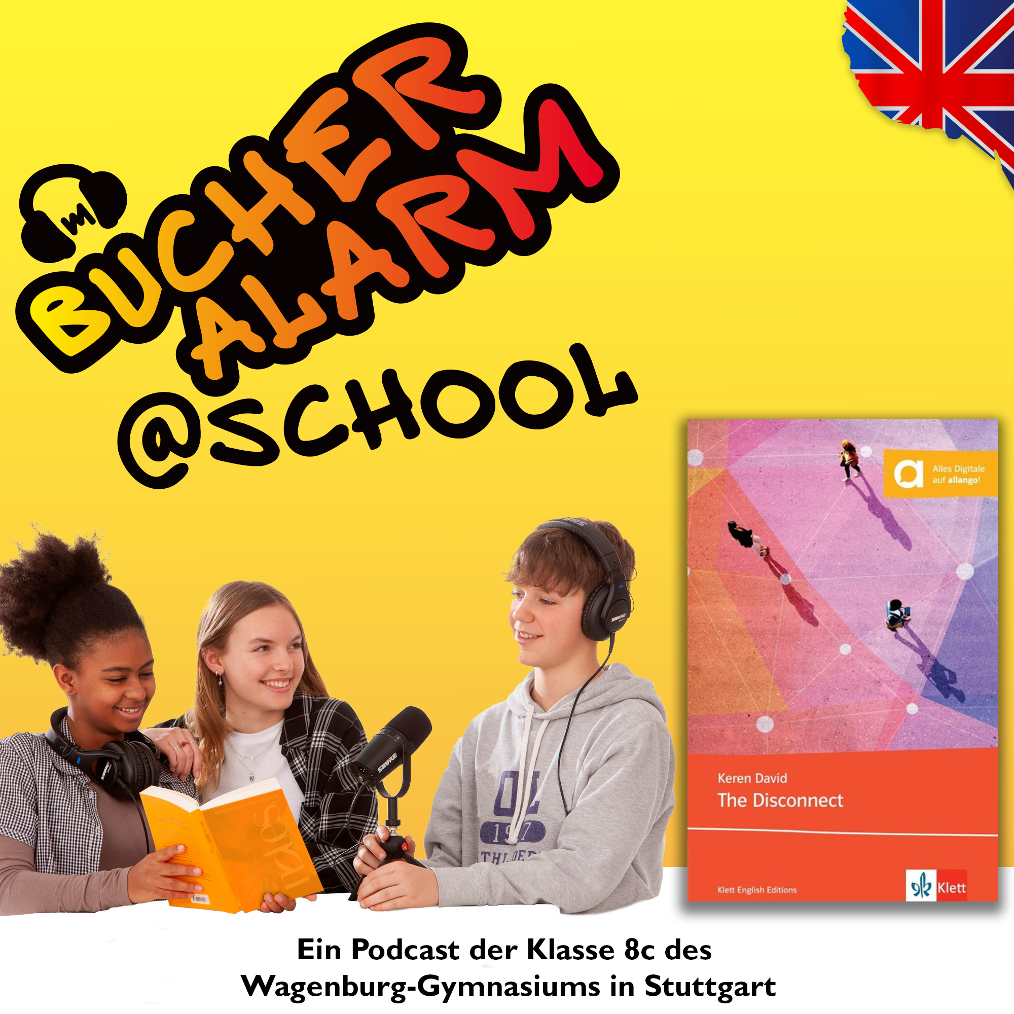 Drei Jugendliche lächeln beim Podcasten, bunte Kleidung, britische Flagge.