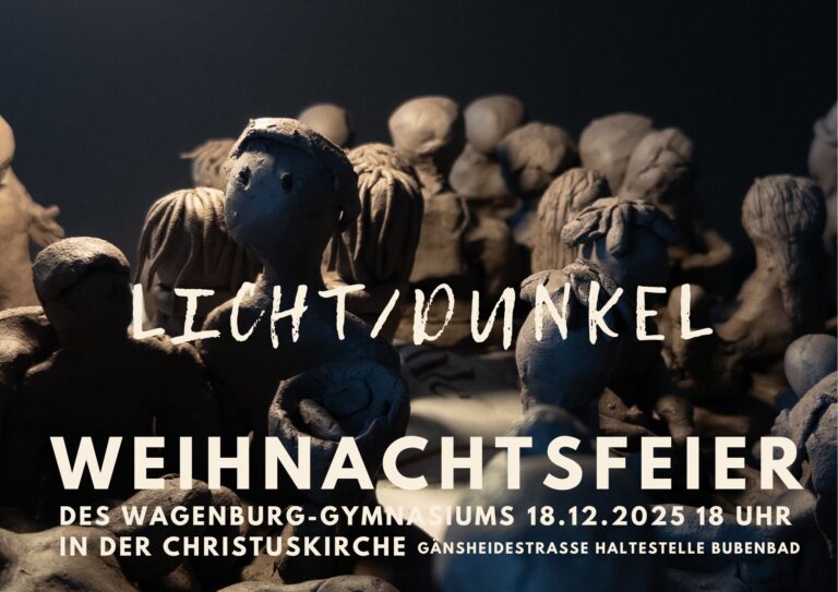 Tonfiguren mit vielfältigen Ausdrücken stehen im starken Licht-Schatten-Kontrast